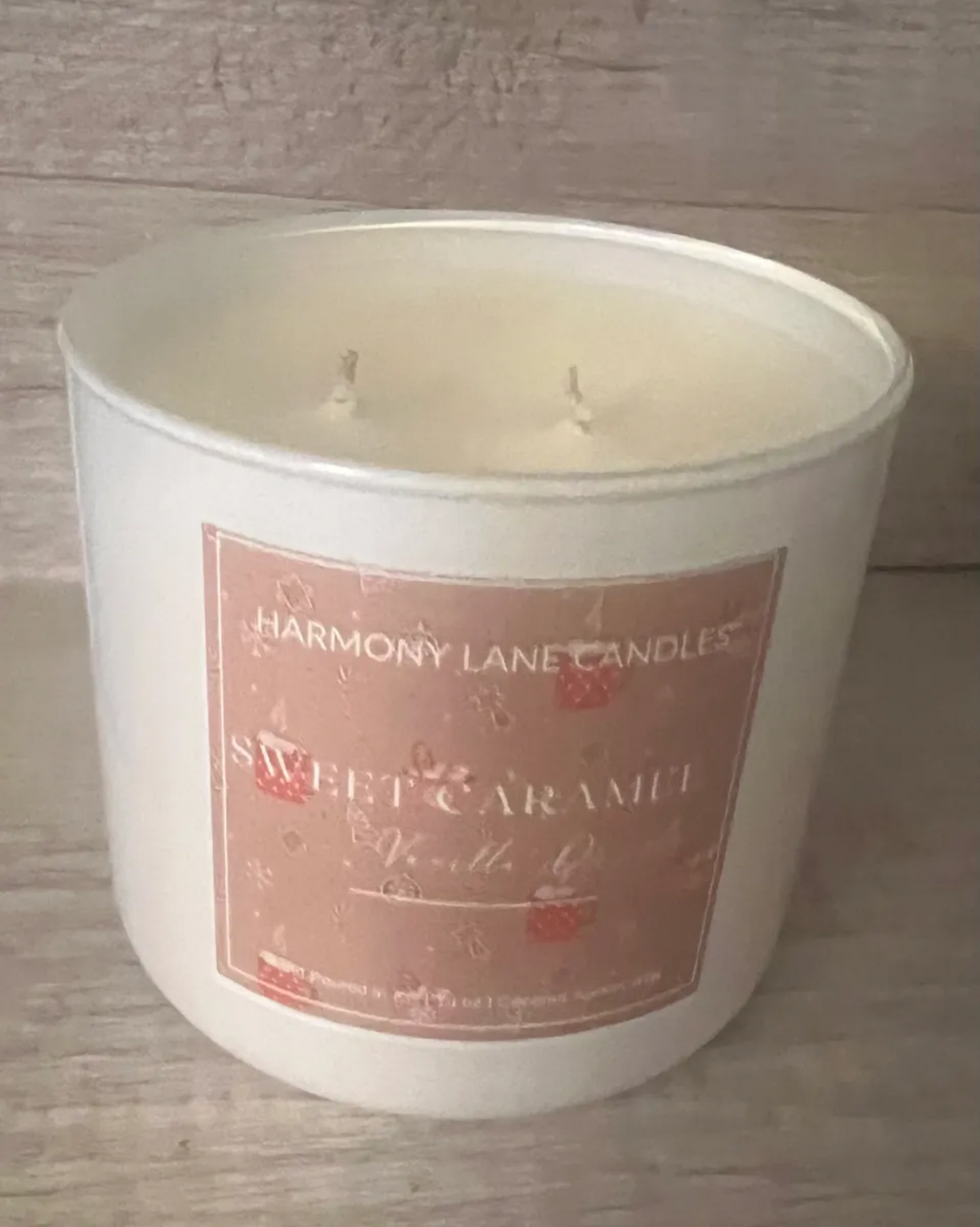 18 oz Sweet Caramel Vanilla Drizzle Scented Candle