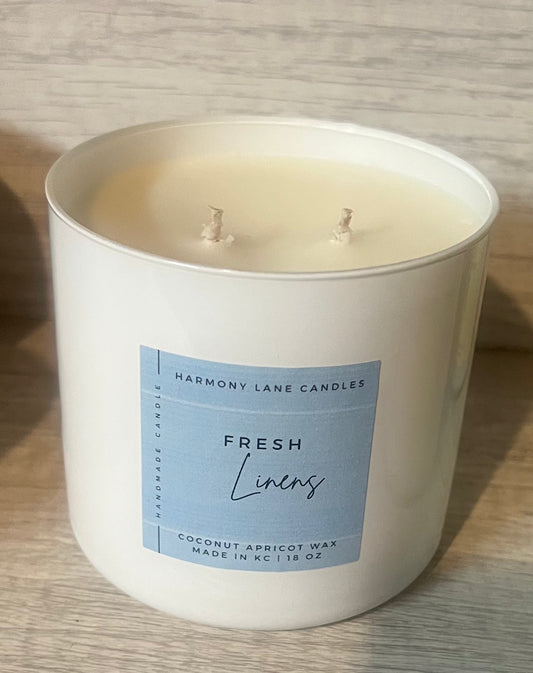18 oz Fresh Linens Scented Candle